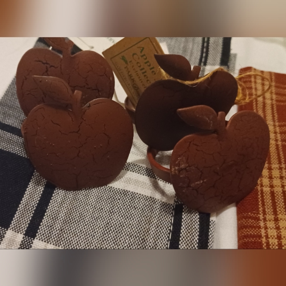 Apple Collection by Park Designs Apple napkin rings Set of 4